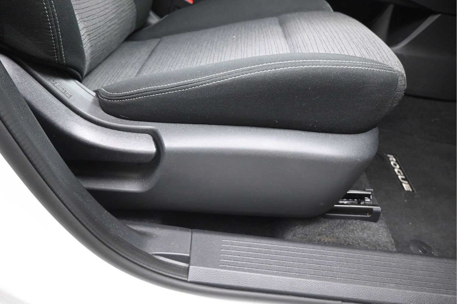 Certified 2023 Nissan Rogue SV FWD image 15