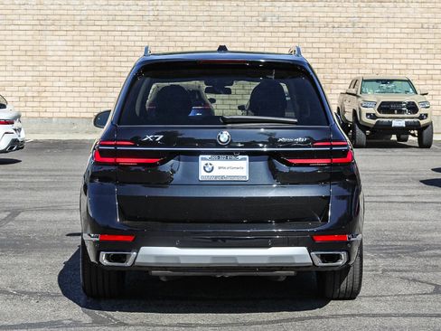 Used 2025 BMW X7 xDrive40i w/ Premium Package image 5