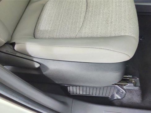 Used 2024 Toyota Sienna LE image 37