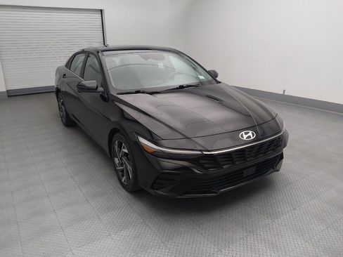 Used 2025 Hyundai Elantra SEL FWD image 14