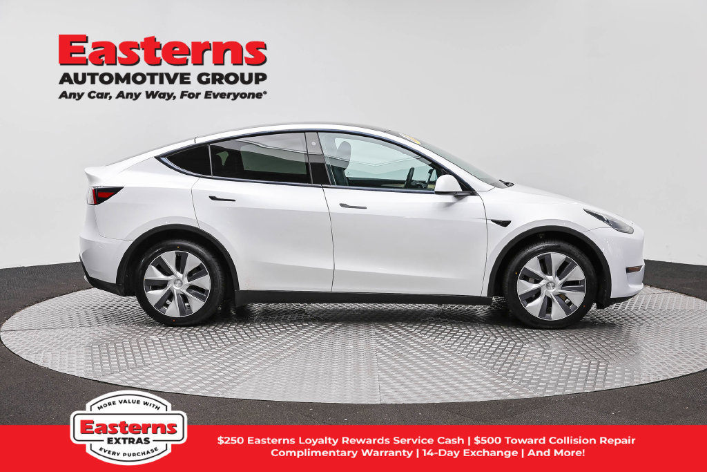 Used 2022 Tesla Model Y AWD image 5