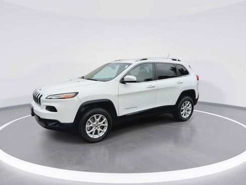 Used 2017 Jeep Cherokee Latitude AWD/4WD image 4