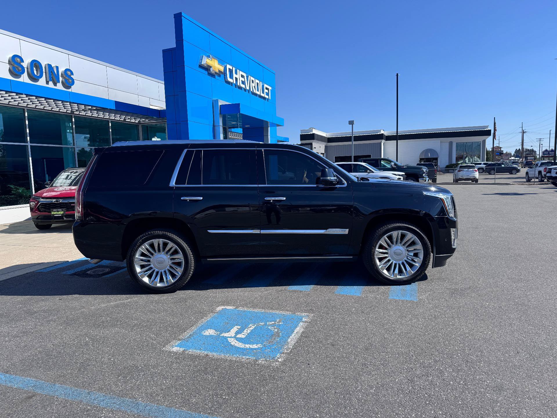 Used 2017 Cadillac Escalade Platinum AWD/4WD image 8