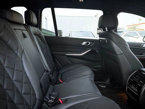 Used 2024 BMW X7 xDrive40i w/ M Sport Package image 28