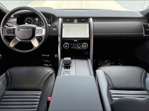 New 2025 Land Rover Discovery Dynamic SE image 5