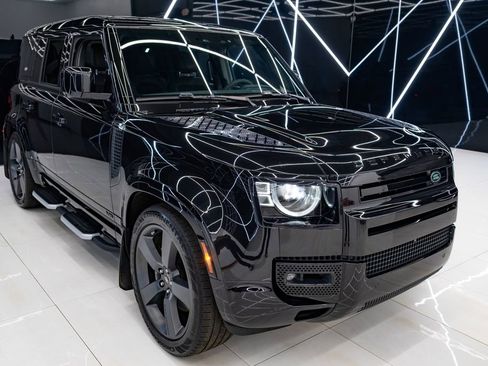 Used 2023 Land Rover Defender 110 V8 image 6