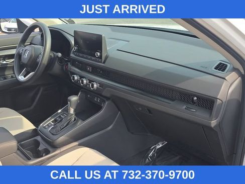 Used 2024 Honda CR-V EX image 11
