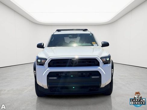 Used 2025 Toyota 4Runner SR5 AWD/4WD image 9