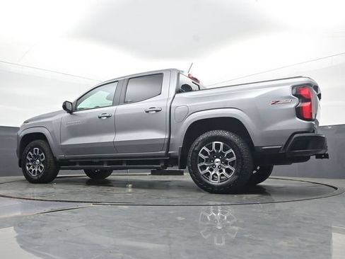 Used 2025 Chevrolet Colorado Z71 w/ Technology Package AWD/4WD image 46