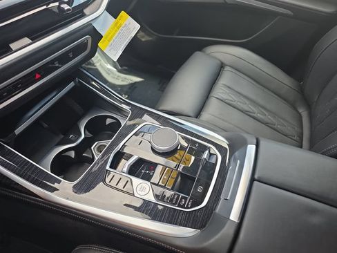 Used 2025 BMW X7 M60i AWD/4WD image 29