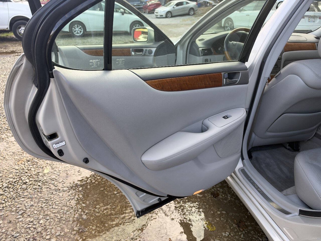 Used 2005 Lexus ES 330 FWD image 13