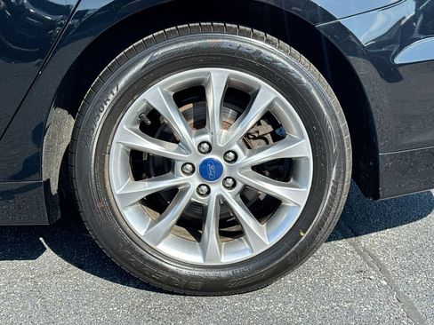 Used 2017 Ford Fusion SE w/ Fusion SE Technology Package FWD image 26