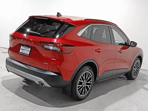 Used 2023 Ford Escape SE image 6