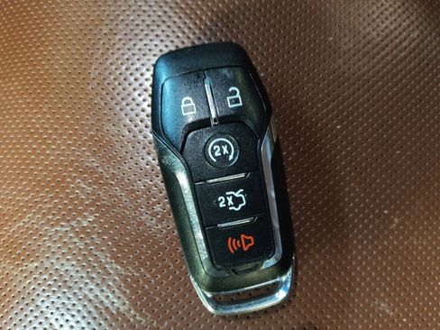 Used 2017 Lincoln MKX Reserve image 32