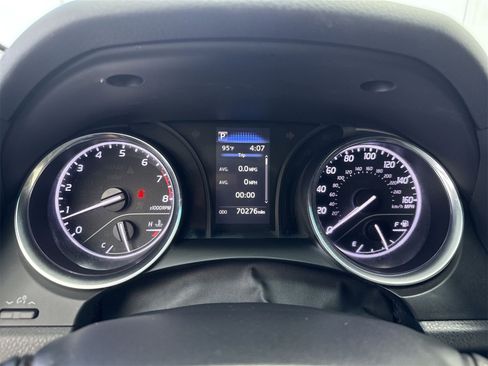 Used 2020 Toyota Camry SE image 21