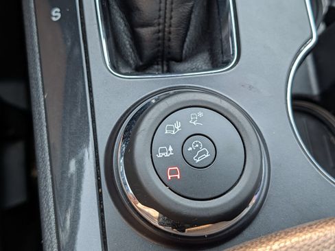 Used 2018 Ford Explorer Sport w/ Equipment Group 401A AWD/4WD image 28