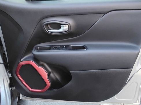 Used 2021 Jeep Renegade Trailhawk image 26