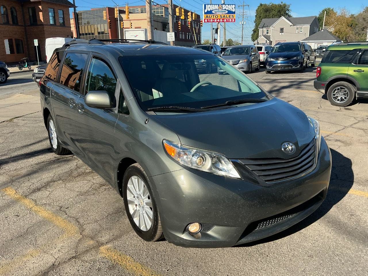 Used 2012 Toyota Sienna AWD image 2