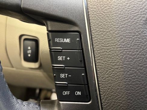 Used 2012 Ford Taurus SEL image 24