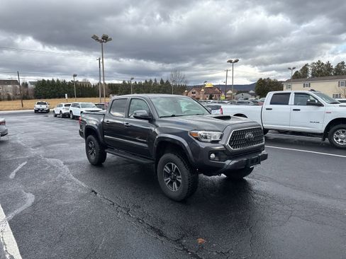 Used 2019 Toyota Tacoma TRD Sport image 8