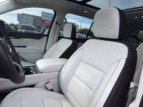 Used 2024 GMC Acadia Denali FWD image 11