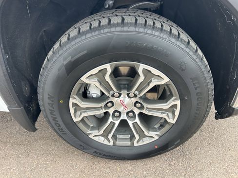 Certified 2025 GMC Sierra 1500 SLT RWD image 9