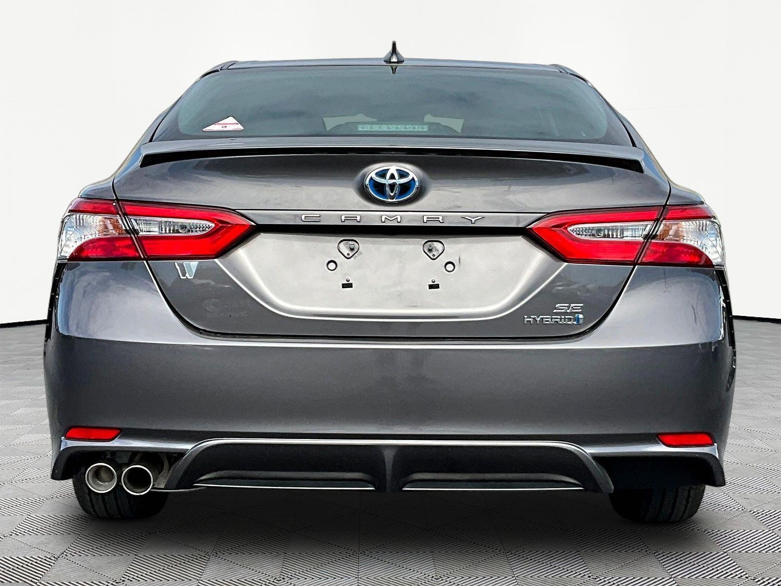Used 2020 Toyota Camry SE w/ Sunroof Package FWD image 5