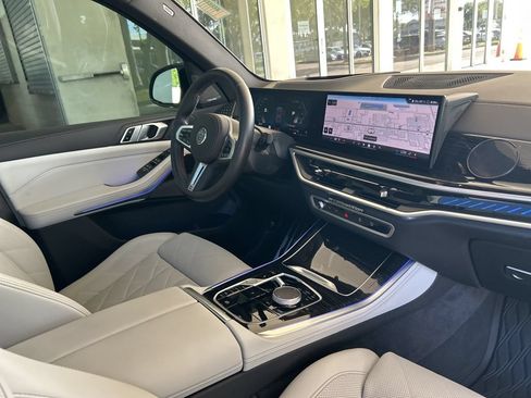 Used 2024 BMW X5 xDrive40i w/ M Sport Package AWD/4WD image 29