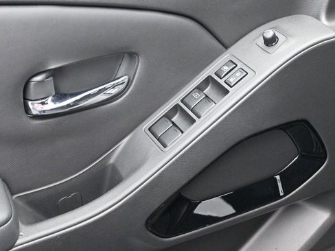 Used 2023 Nissan Frontier SV w/ Midnight Edition Package image 10