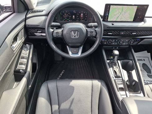 Used 2025 Honda Accord Touring image 11