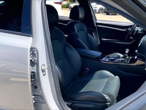 Used 2022 Kia Stinger GT-Line RWD image 9