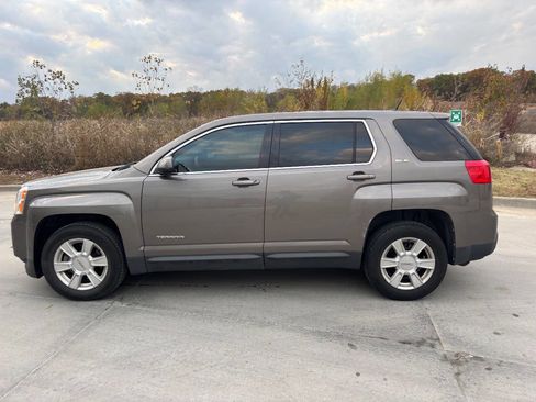 Used 2010 GMC Terrain SLE image 8