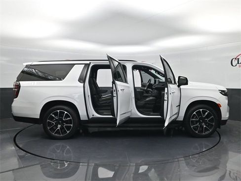 Used 2021 Chevrolet Suburban RST w/ Luxury Package image 33