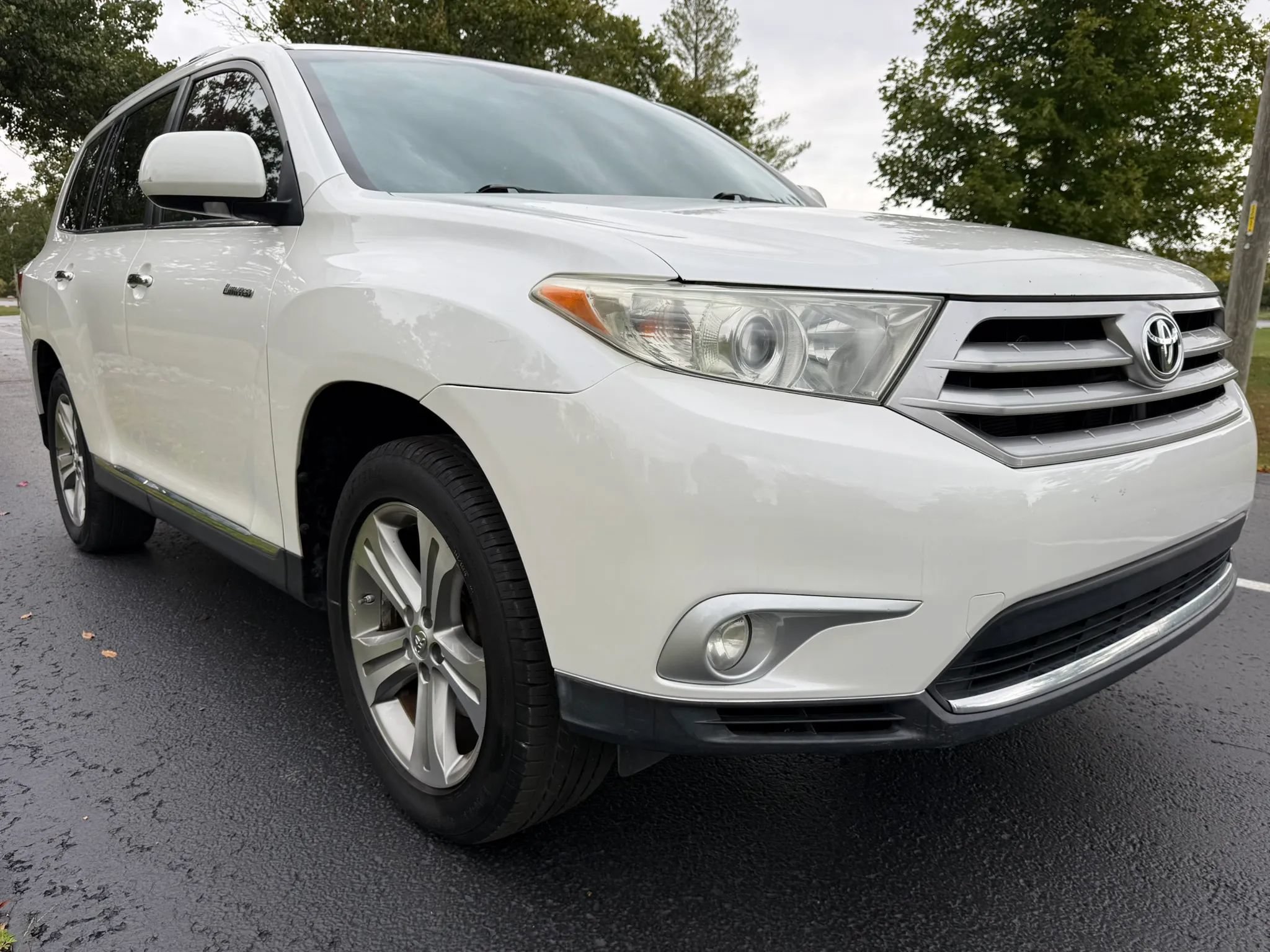 Used 2011 Toyota Highlander Limited w/ Tow Pkg FWD image 5