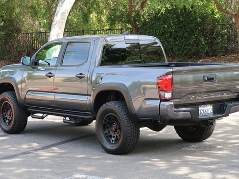 Used 2018 Toyota Tacoma TRD Off-Road w/ Technology Package RWD image 4