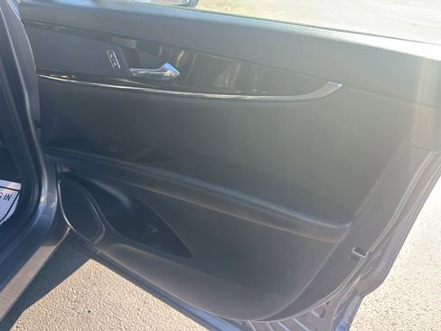 Used 2022 Lincoln Nautilus FWD w/ Premium Package image 17