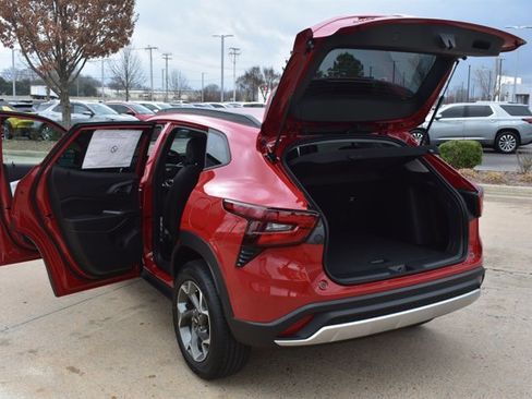 New 2026 Chevrolet Trax LT w/ Sunroof Package image 16