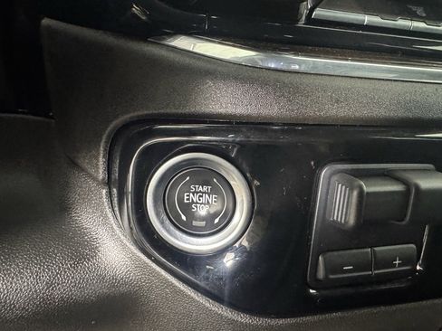 Used 2024 Chevrolet Silverado 2500 LT w/ Convenience Package image 17