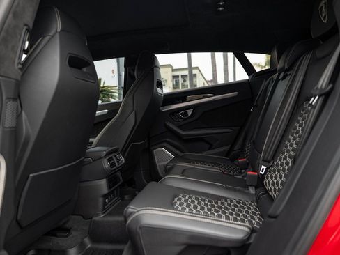 Used 2024 Lamborghini Urus S image 23