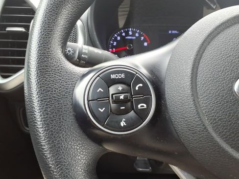 Used 2020 Kia Soul LX FWD image 18