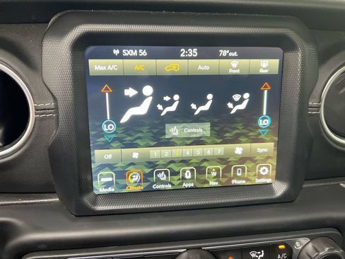 Used 2023 Jeep Wrangler Unlimited Sahara w/ Cold Weather Group AWD/4WD image 17