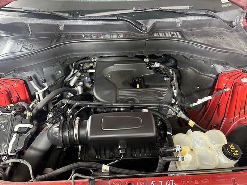 Used 2020 Ford Explorer XLT image 34