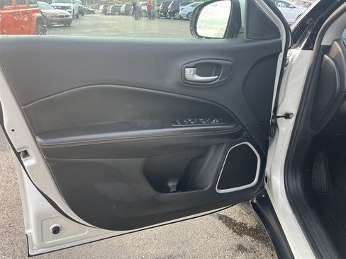 Used 2018 Jeep Compass Limited AWD/4WD image 17