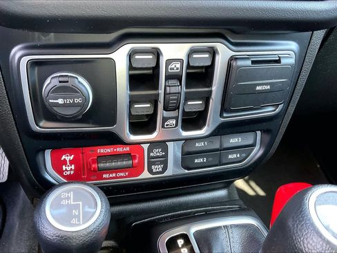 Used 2024 Jeep Wrangler Unlimited Rubicon image 31