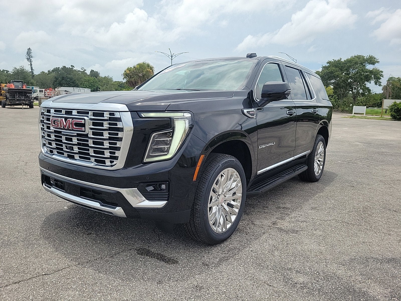 New 2026 GMC Yukon Denali w/ Advanced Technology Package AWD/4WD image 2