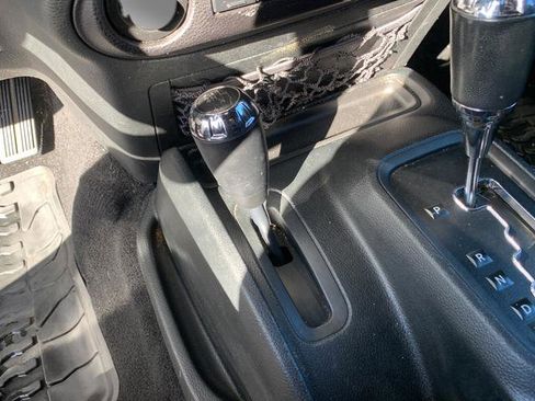 Used 2018 Jeep Wrangler Unlimited Sport S image 35