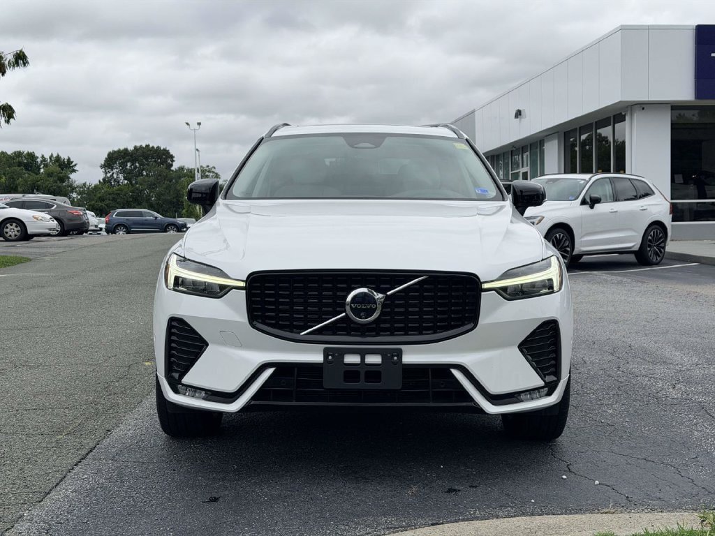 Used 2024 Volvo XC60 B5 Plus w/ Protection Package Premier AWD/4WD image 26