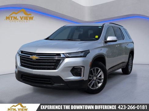 Used 2022 Chevrolet Traverse LT FWD image 1