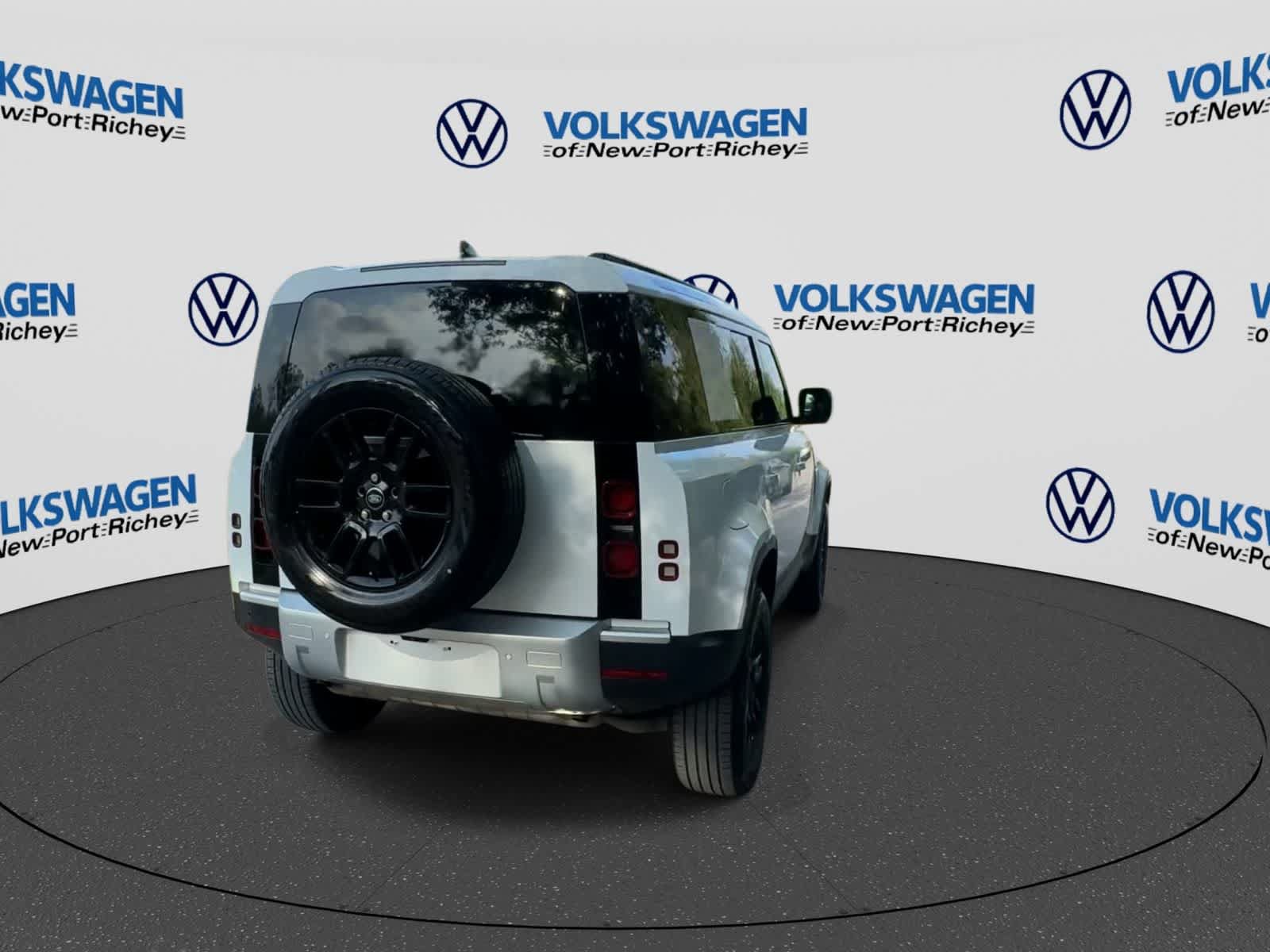 Used 2025 Land Rover Defender 110 S AWD/4WD image 7