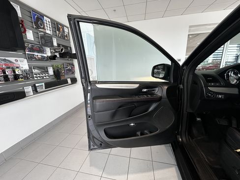 Used 2017 Dodge Grand Caravan GT FWD image 10
